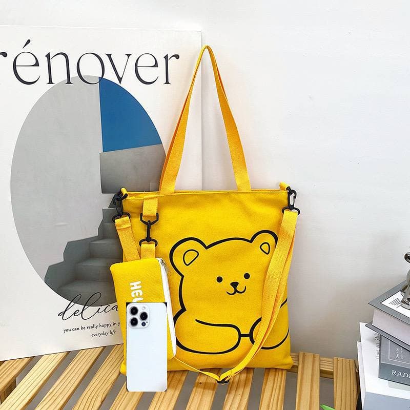 purseA yellow tote bag